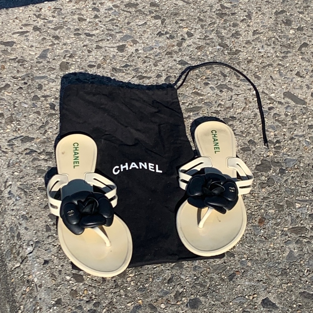 Chanel sandal size 39 white with black flower